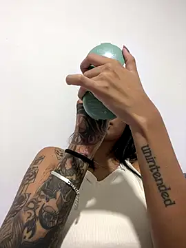 DeuxGold online show from December 19, 2025, 1:53 am