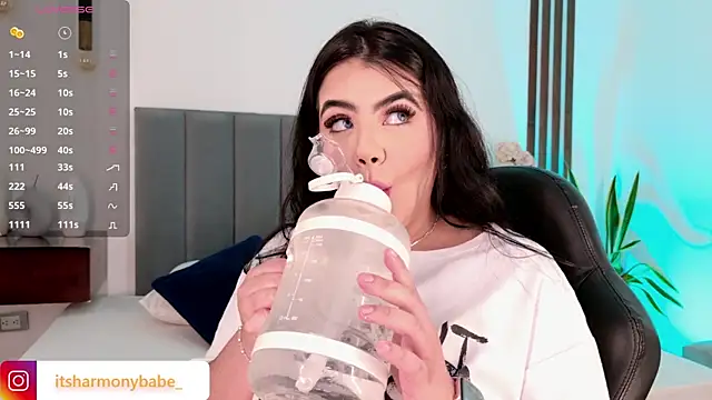 Snapshot of Harmonybabe_ chatting on May 11, 2026, 8:50 pm Harmonybabe online show from May 11, 2026, 8:50 pm