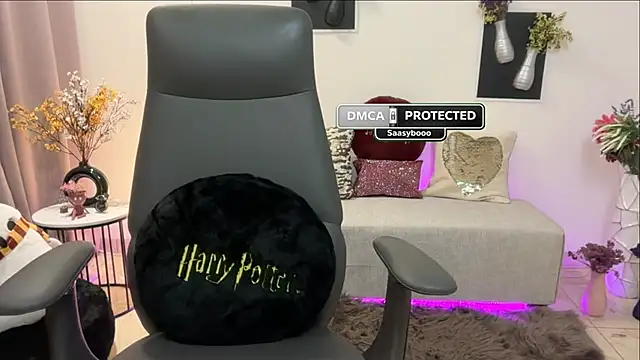 Unique-Beauty online show from April 15, 2026, 6:12 pm