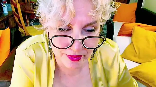 Snapshot of GattonaBiondona chatting on June 15, 2026, 8:14 am GattonaBiondona online show from June 15, 2026, 8:14 am