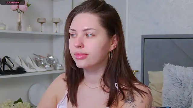 Alexyena online show from December 3, 2024, 6:21 am