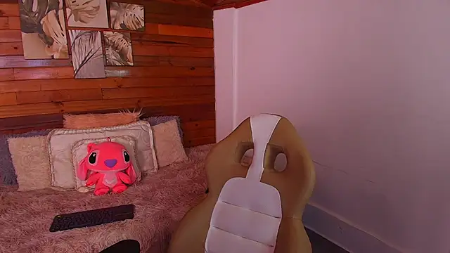 Snapshot of amber_curly chatting on December 2, 2025, 9:05 pm amber curly online show from December 2, 2025, 9:05 pm