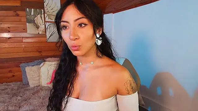 Snapshot of amber_curly chatting on October 22, 2025, 9:35 pm amber curly online show from October 22, 2025, 9:35 pm