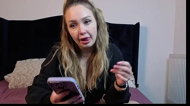 Snapshot of AnnaMaee chatting on February 20, 2026, 11:06 pm AnnaMaee online show from February 20, 2026, 11:06 pm