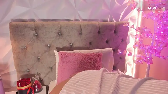 Holyjacky  online show from April 18, 2026, 12:29 pm