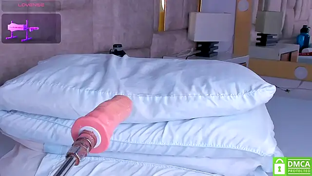 Eris Rose online show from November 12, 2025, 8:12 pm