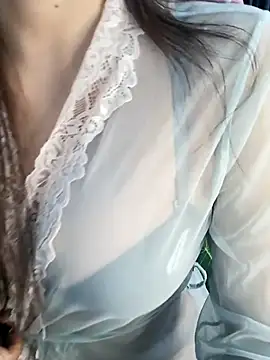 Snapshot of _Linez_ chatting on October 31, 2025, 6:37 pm Linez online show from October 31, 2025, 6:37 pm