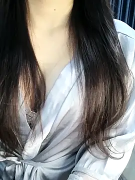 Snapshot of _Linez_ chatting on December 5, 2025, 4:27 pm Linez online show from December 5, 2025, 4:27 pm