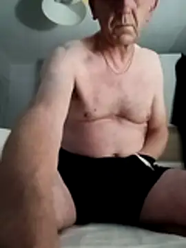 Snapshot of mr_english50 chatting on October 31, 2025, 10:49 pm mr english50 online show from October 31, 2025, 10:49 pm