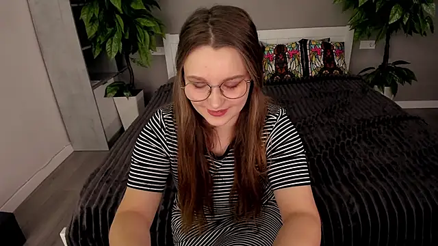 MagicPeachh  online show from October 15, 2025, 12:35 pm