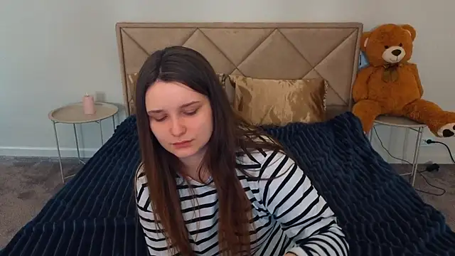 Snapshot of MagicPeachh_ chatting on May 1, 2026, 5:34 am MagicPeachh online show from May 1, 2026, 5:34 am