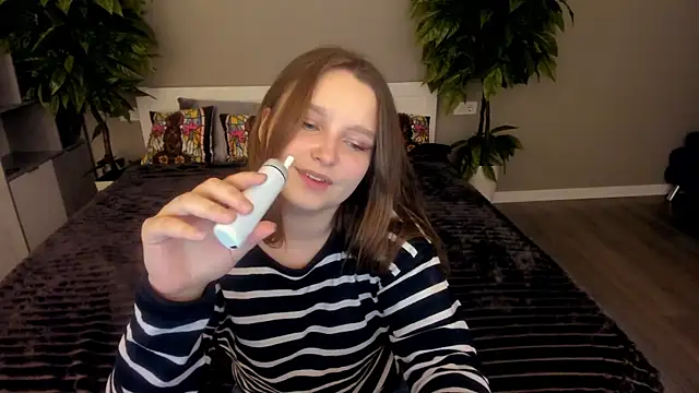 MagicPeachh  online show from November 26, 2025, 7:19 am