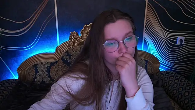 MagicPeachh  online show from November 6, 2025, 1:37 pm