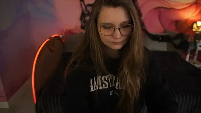 MagicPeachh  online show from October 21, 2025, 5:51 am