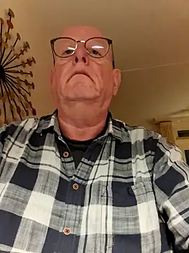 andrejoyfull64 online show from December 4, 2025, 4:06 pm