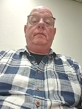 andrejoyfull64 online show from December 19, 2025, 7:22 am