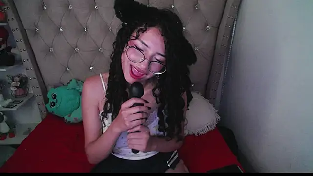 Snapshot of CherieCurl chatting on November 9, 2025, 12:14 am CherieCurl online show from November 9, 2025, 12:14 am