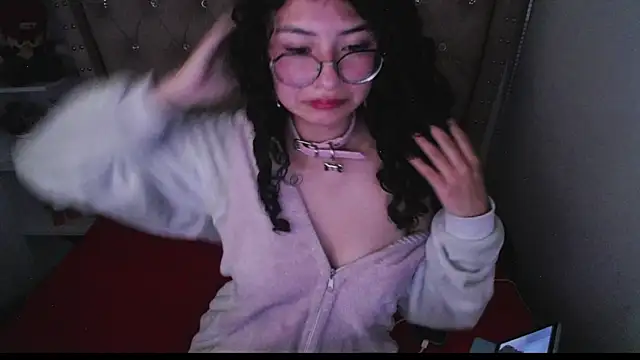 Snapshot of CherieCurl chatting on November 10, 2025, 3:11 am CherieCurl online show from November 10, 2025, 3:11 am