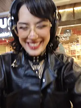 taaylor33 online show from May 15, 2026, 10:52 pm