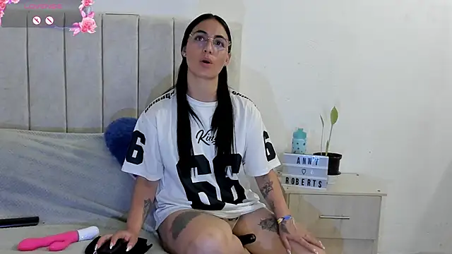 Snapshot of anny_roberts chatting on July 7, 2026, 7:17 pm anny roberts online show from July 7, 2026, 7:17 pm