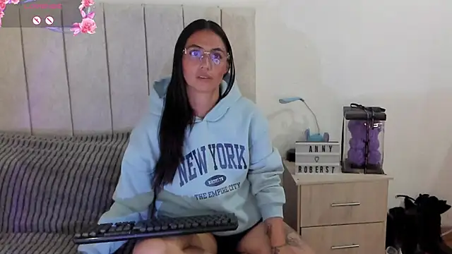 Snapshot of anny_roberts chatting on June 2, 2026, 7:47 pm anny roberts online show from June 2, 2026, 7:47 pm