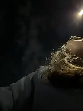 Snapshot of sara__lynn chatting on December 4, 2025, 11:48 pm sara lynn online show from December 4, 2025, 11:48 pm