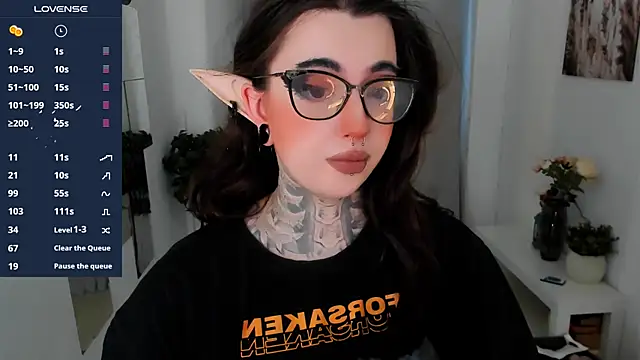 Dixi Pixi  online show from October 12, 2025, 5:42 am