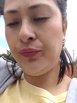 LisbethMoore  online show from February 13, 2025, 4:28 pm