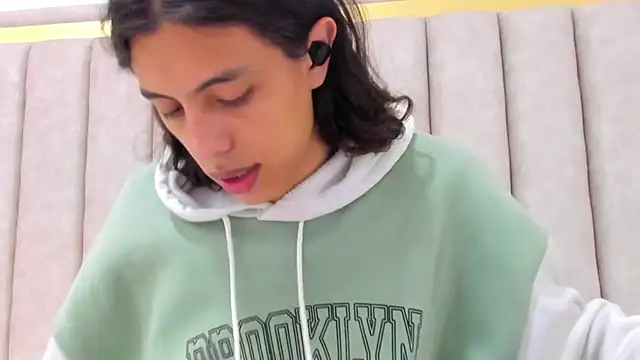 FreyaMoller online show from March 31, 2026, 7:16 pm