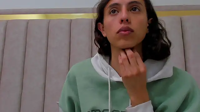 Snapshot of FreyaMoller chatting on October 24, 2025, 6:29 pm FreyaMoller online show from October 24, 2025, 6:29 pm