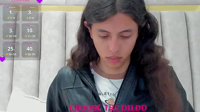 Snapshot of FreyaMoller chatting on November 19, 2025, 6:08 pm FreyaMoller online show from November 19, 2025, 6:08 pm