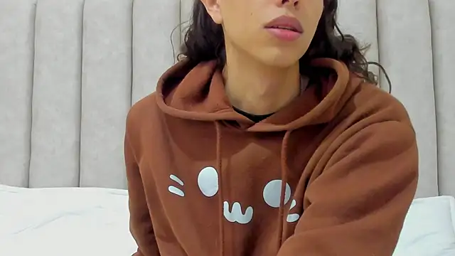 Snapshot of FreyaMoller chatting on October 28, 2025, 7:13 pm FreyaMoller online show from October 28, 2025, 7:13 pm