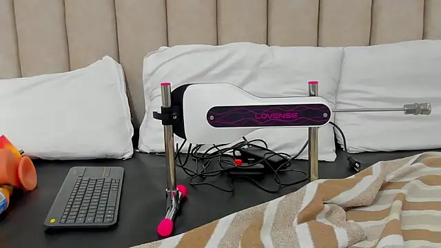 Snapshot of FreyaMoller chatting on November 8, 2025, 7:39 pm FreyaMoller online show from November 8, 2025, 7:39 pm