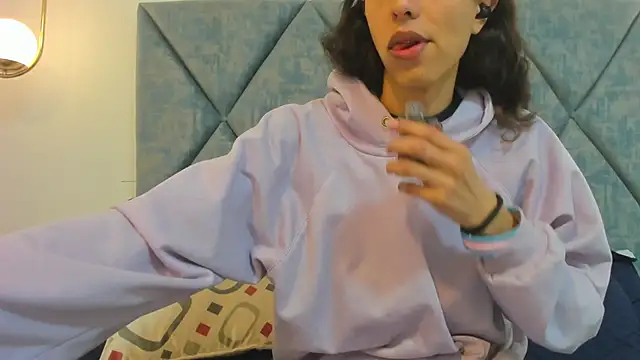 Snapshot of FreyaMoller chatting on October 18, 2025, 5:37 pm FreyaMoller online show from October 18, 2025, 5:37 pm