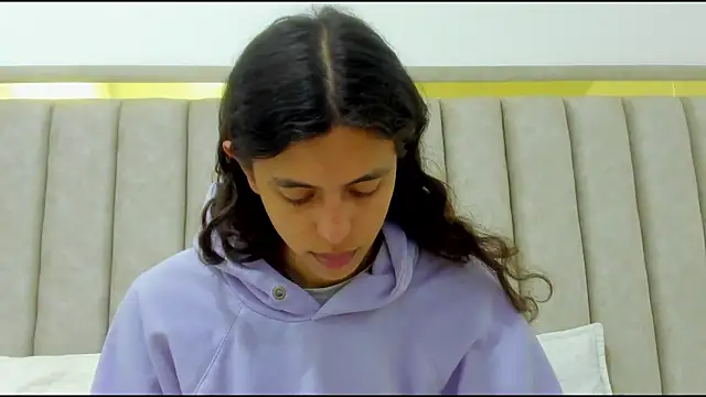 Snapshot of FreyaMoller chatting on November 27, 2025, 7:36 pm FreyaMoller online show from November 27, 2025, 7:36 pm