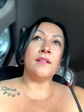 Milk chloe online show from October 18, 2025, 4:31 pm