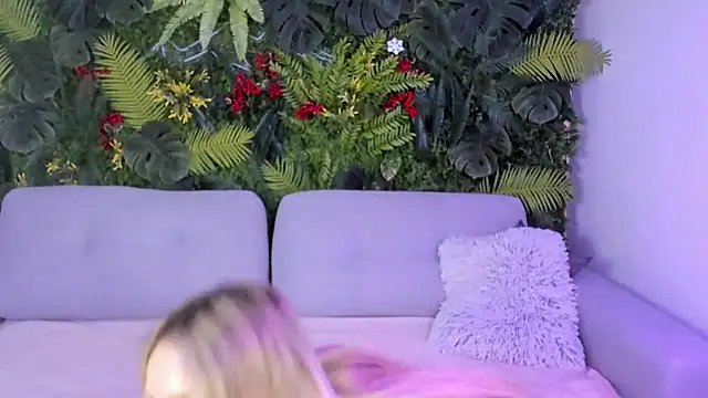 Horny Blond online show from November 9, 2025, 9:02 am