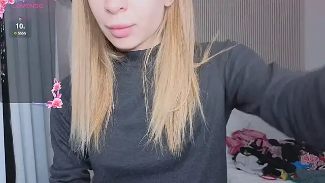 Snapshot of Elis_Fox chatting on February 16, 2026, 7:07 am Elis Fox online show from February 16, 2026, 7:07 am