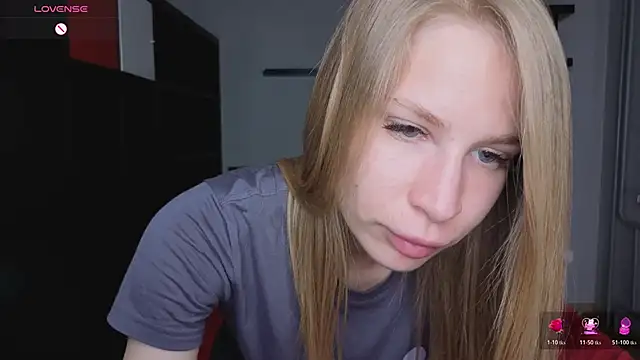 Snapshot of Elis_Fox chatting on June 16, 2026, 8:03 am Elis Fox online show from June 16, 2026, 8:03 am