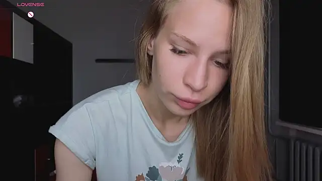 Snapshot of Elis_Fox chatting on June 28, 2026, 8:09 am Elis Fox online show from June 28, 2026, 8:09 am