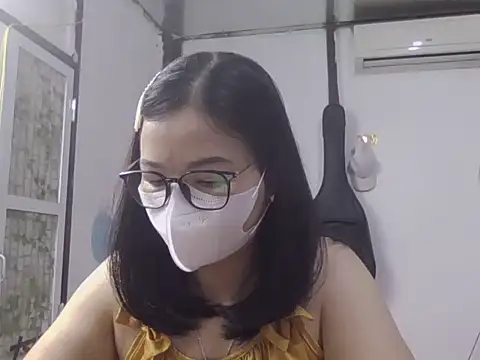 MaiHuong77 online show from October 31, 2025, 2:52 am