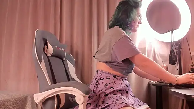 alisahug online show from November 15, 2025, 1:15 pm