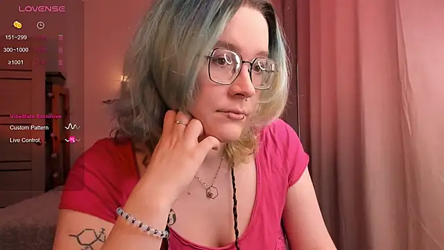 alisahug online show from November 11, 2025, 7:58 am