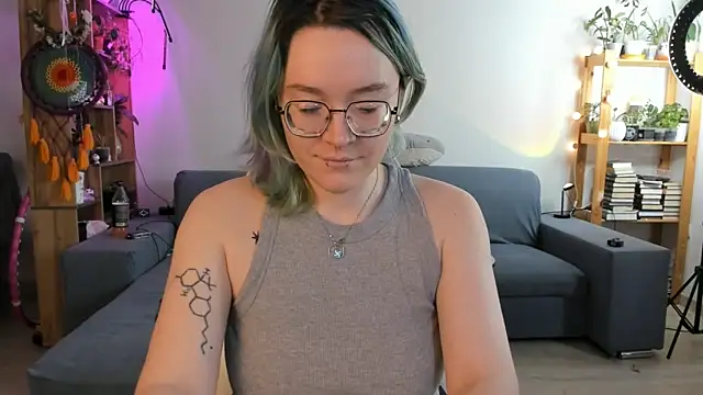 Snapshot of alisahug chatting on October 15, 2025, 10:12 am alisahug online show from October 15, 2025, 10:12 am