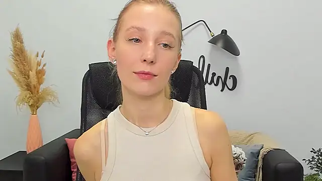 Snapshot of LolaWilsons chatting on March 18, 2025, 12:28 pm LolaWilsons online show from March 18, 2025, 12:28 pm