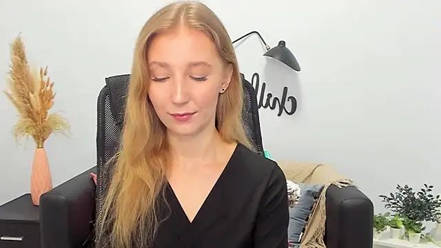 Snapshot of LolaWilsons chatting on February 27, 2025, 9:18 am LolaWilsons online show from February 27, 2025, 9:18 am