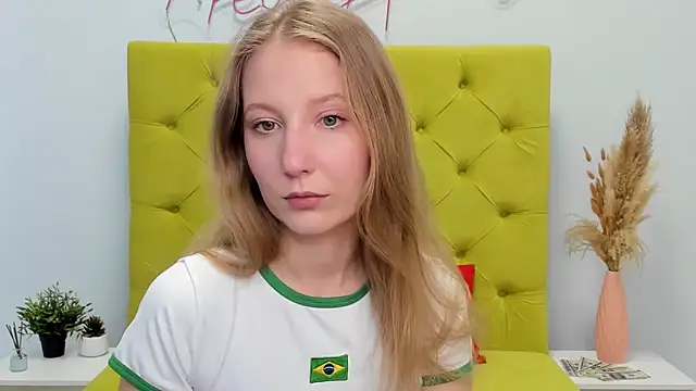 LolaWilsons online show from April 22, 2026, 7:48 am