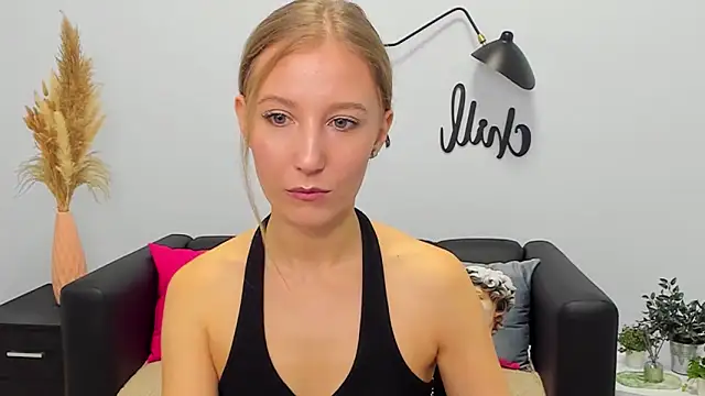 Snapshot of LolaWilsons chatting on November 8, 2025, 8:40 am LolaWilsons online show from November 8, 2025, 8:40 am