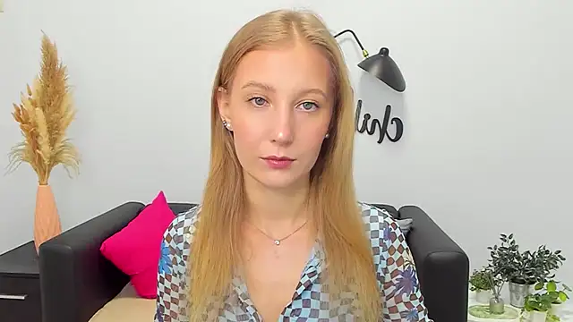 Snapshot of LolaWilsons chatting on December 5, 2025, 7:29 am LolaWilsons online show from December 5, 2025, 7:29 am