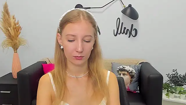 Snapshot of LolaWilsons chatting on September 15, 2025, 7:31 am LolaWilsons online show from September 15, 2025, 7:31 am